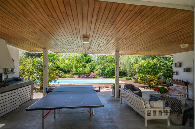 Maison - 254 m² - 7 pièces