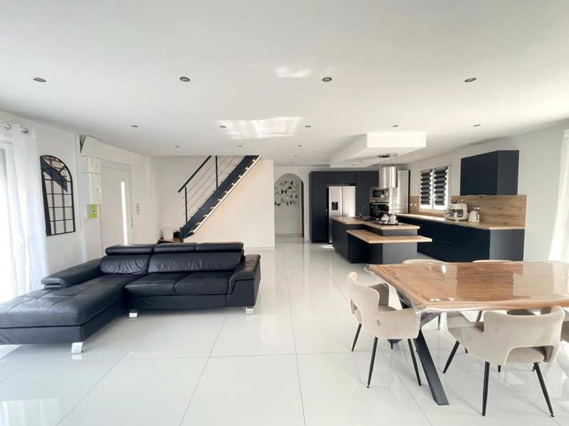 Maison - 147 m² - 6 pièces