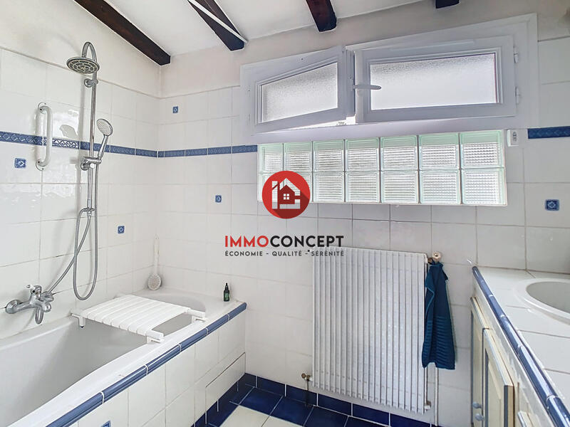 Maison traditionnelle - 157 m² - 8 pièces