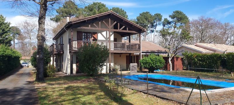 Maison - 239 m² - 11 pièces