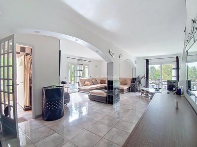 Maison - 136 m² - 7 pièces