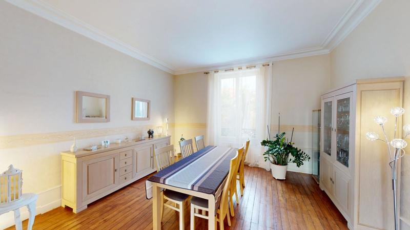 Maison - 222 m² - 9 pièces