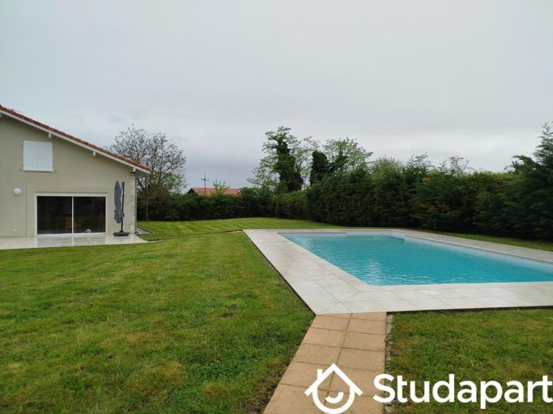 Maison - 300 m² - 5 pièces