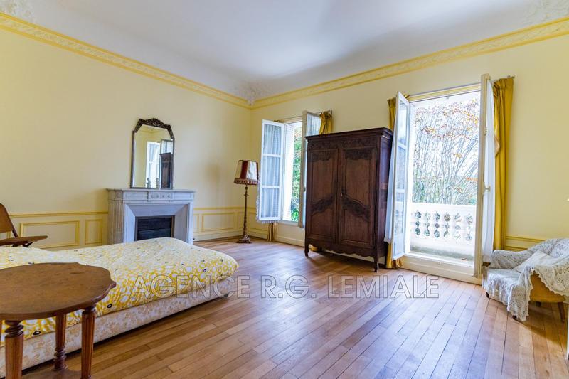 Maison - 300 m² - 10 pièces