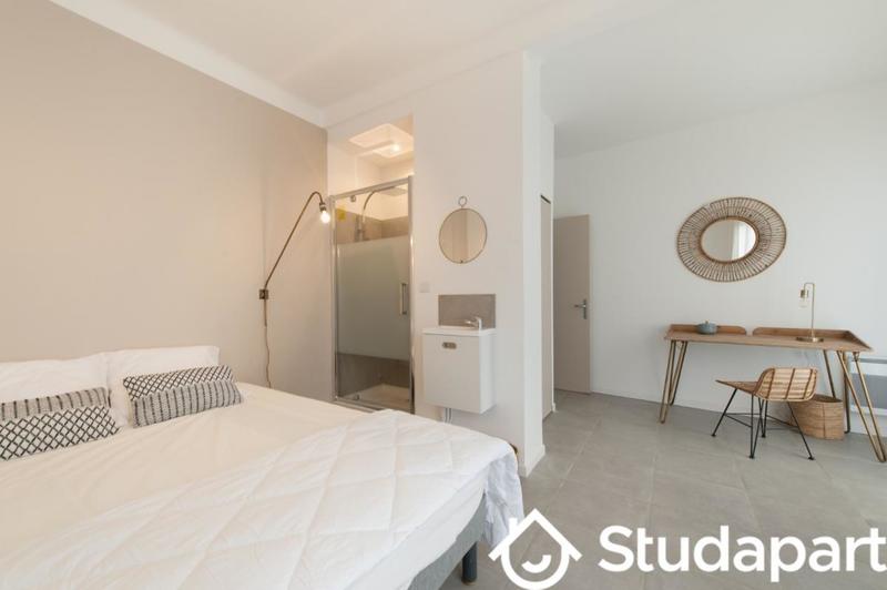 Chambre - 13 m² - 1 pièce