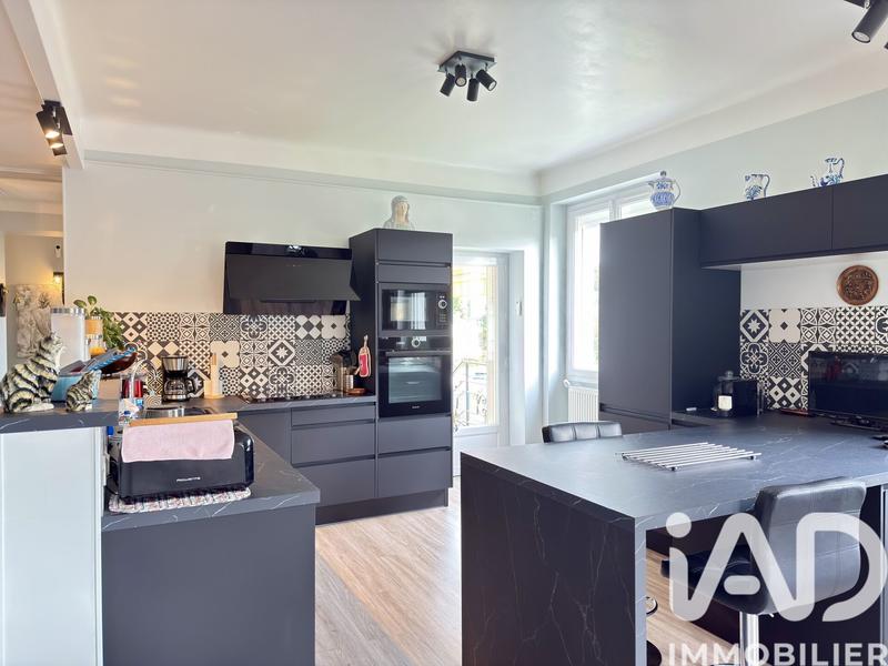 Maison - 215 m² - 8 pièces