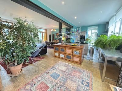 Maison - 180 m² - 7 pièces