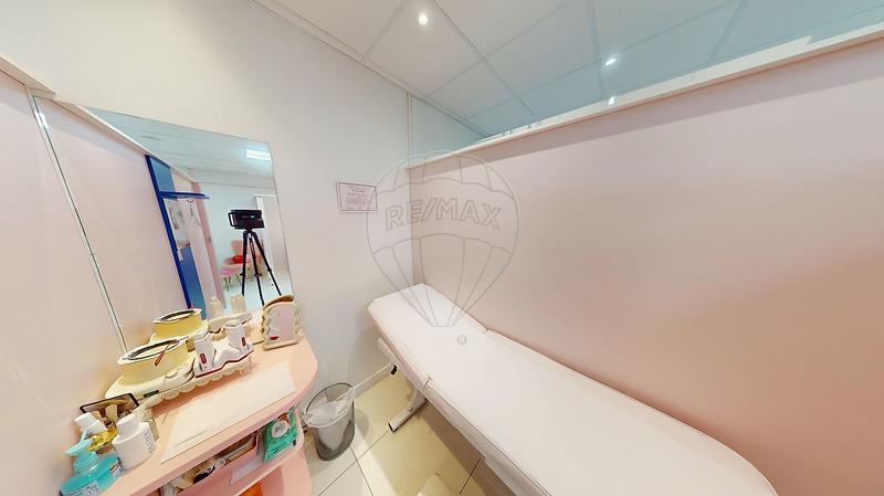 Local commercial - 104 m² - 6 pièces