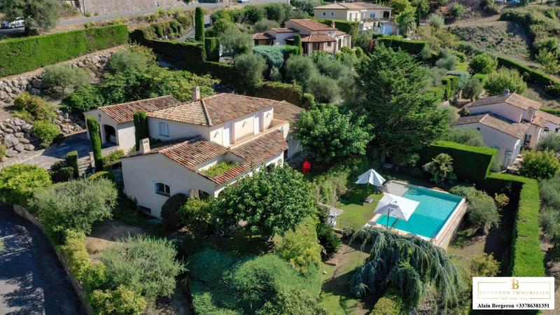 Villa - 225 m² - 8 pièces