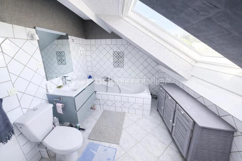 Maison - 139 m² - 8 pièces