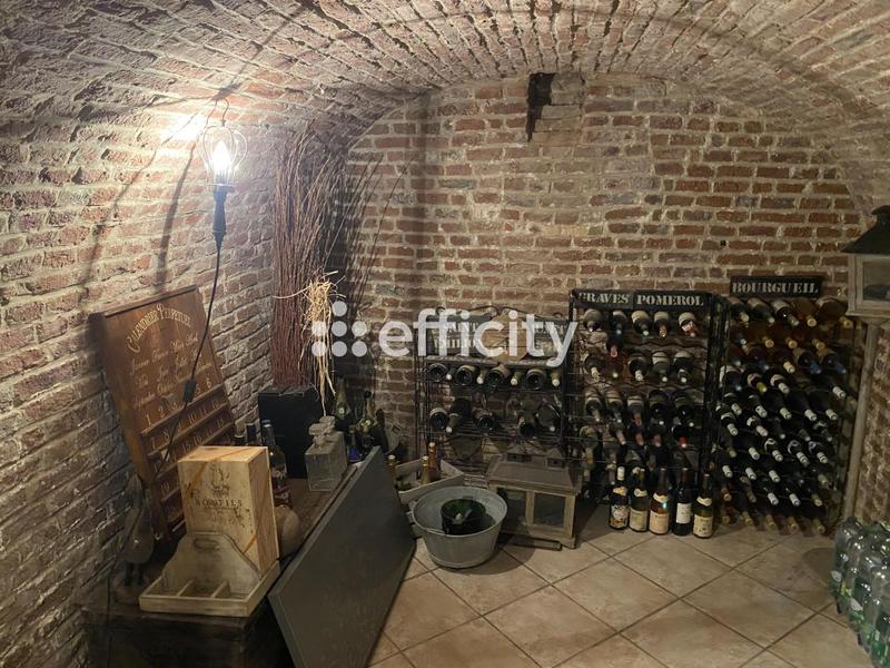 Corps de ferme - 250 m² - 8 pièces