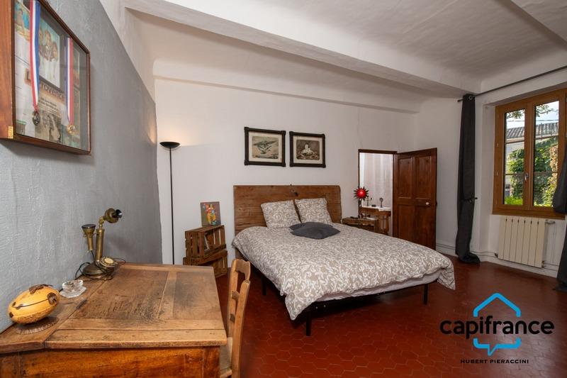 Maison - 210 m² - 7 pièces