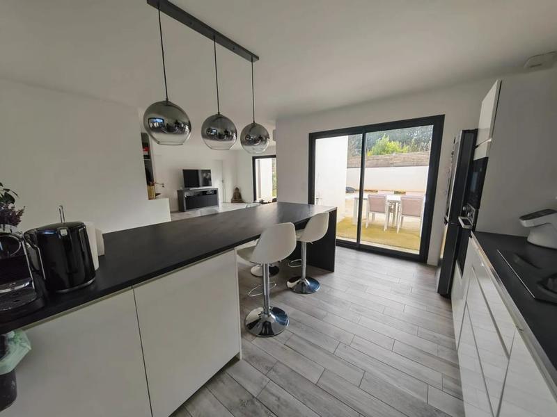 Maison - 99 m² - 5 pièces