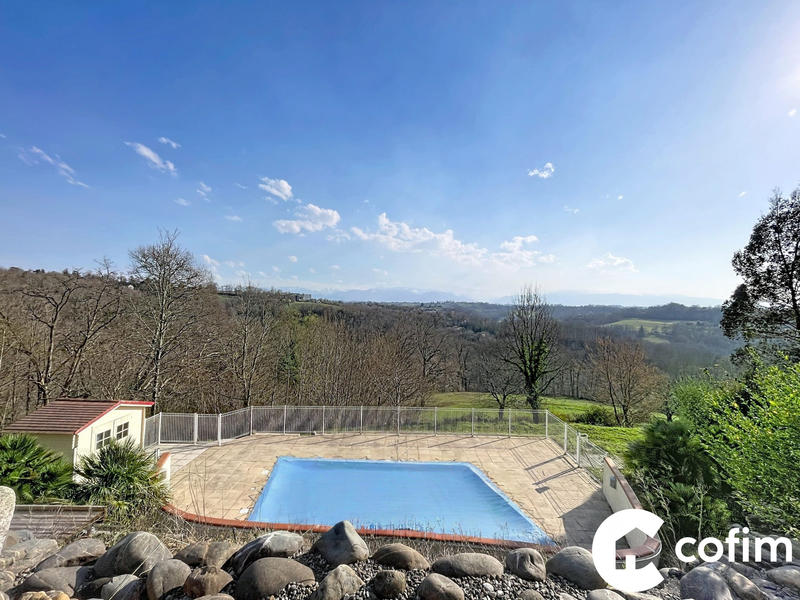 Maison - 237 m² - 10 pièces