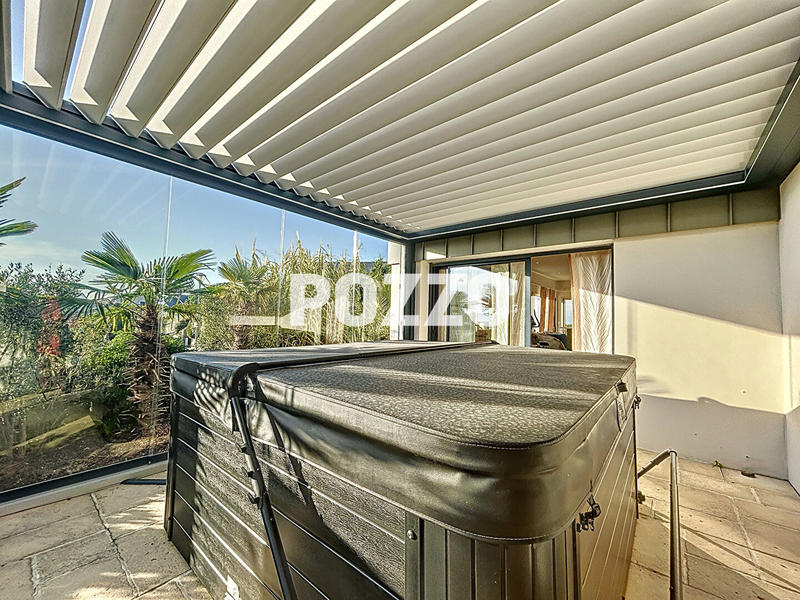 Maison - 340 m² - 9 pièces