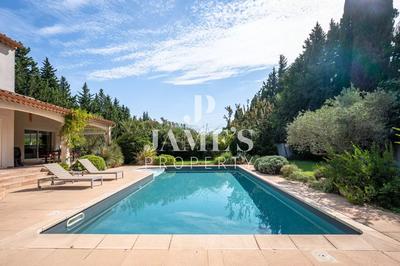 Maison - 198 m² - 5 pièces