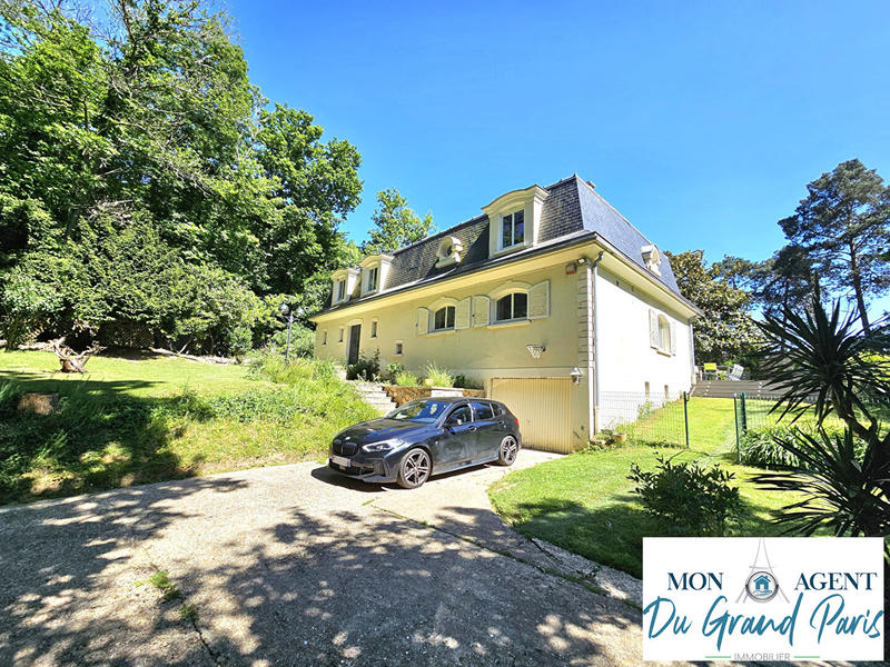 Maison - 250 m² - 8 pièces