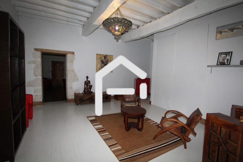 Maison - 943 m² - 24 pièces