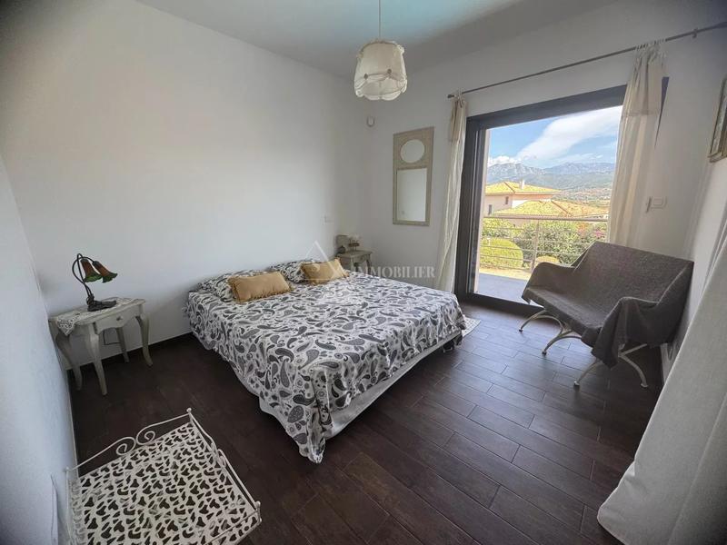 Villa - 202 m² - 6 pièces