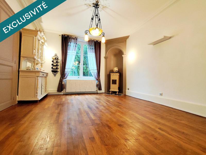 Maison - 216 m² - 9 pièces