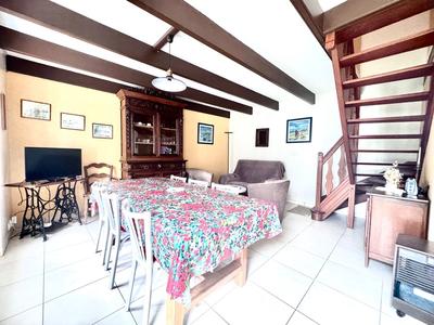 Maison - 98 m² - 8 pièces