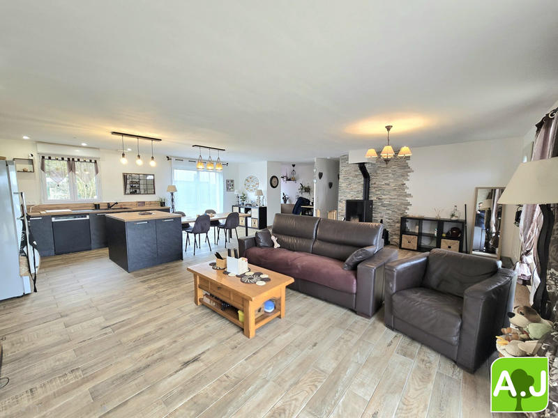 Maison traditionnelle - 90 m² - 5 pièces