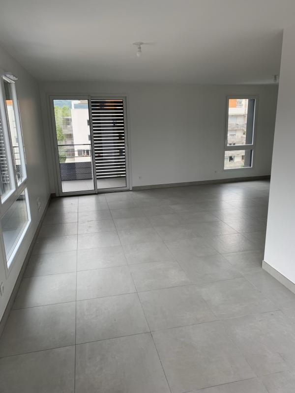 Appartement - 100 m² - 5 pièces