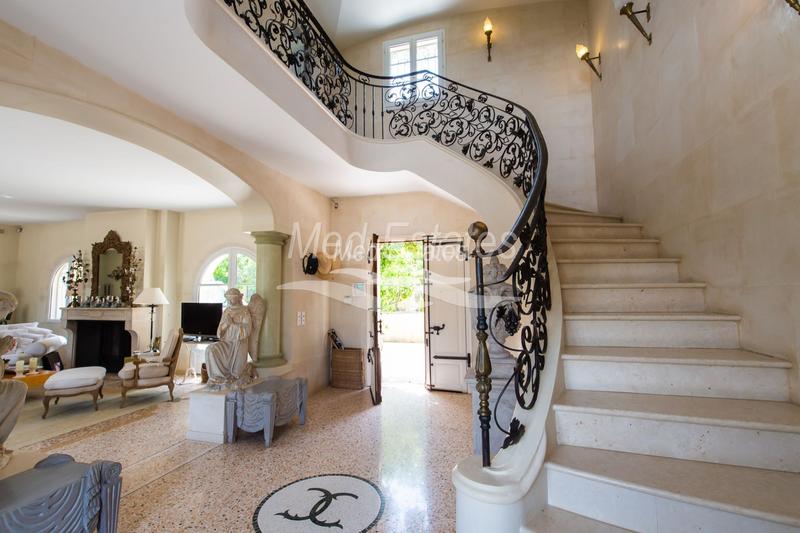 Villa - 250 m² - 5 pièces
