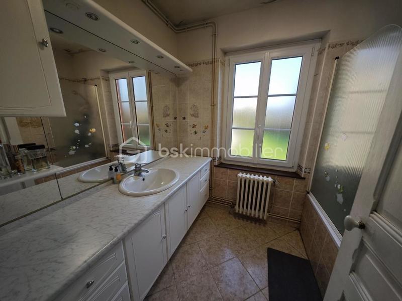 Maison - 123 m² - 9 pièces