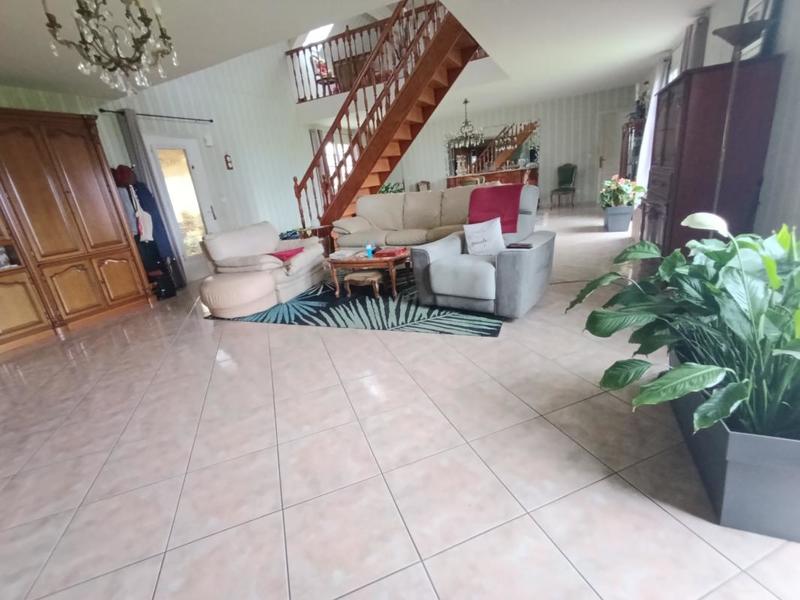 Propriété - 200 m² - 8 pièces