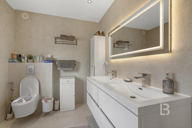 Maison - 315 m² - 8 pièces