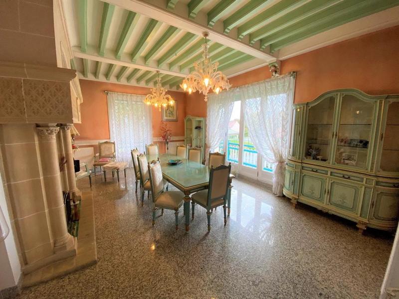 Propriété - 350 m² - 11 pièces