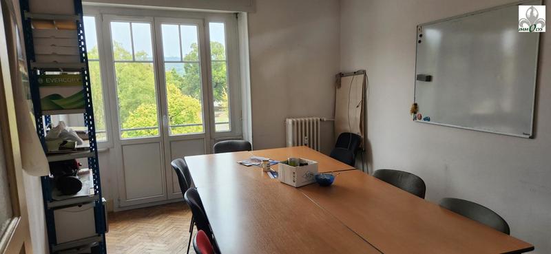 Local d'activité / Entrepôt - 129 m² - 7 pièces