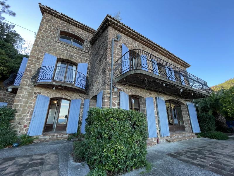 Villa - 220 m² - 8 pièces