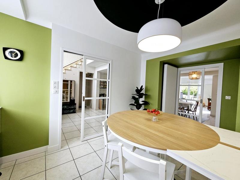 Maison - 204 m² - 9 pièces