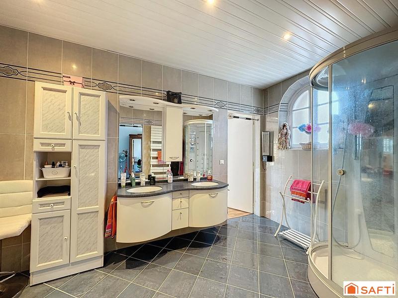 Maison - 317 m² - 10 pièces