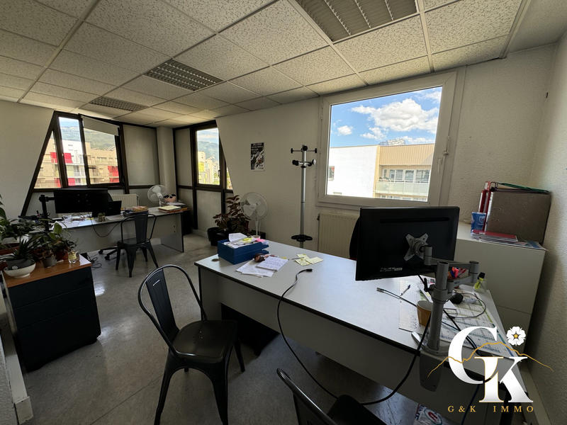 Bureau - 458 m²