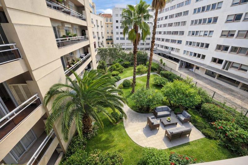 Studio - 25 m² - 1 pièce