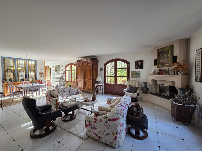 Maison - 221 m² - 8 pièces