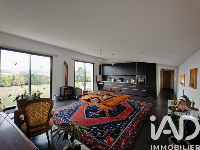 Maison - 1 200 m² - 37 pièces