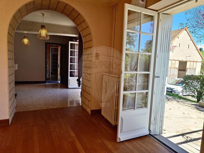 Maison - 182 m² - 9 pièces