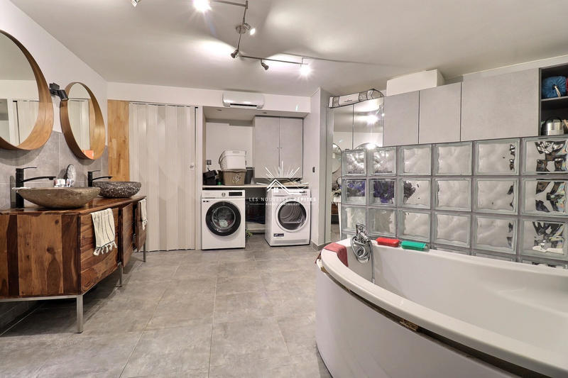 Loft - 145 m² - 6 pièces