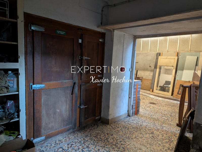 Maison - 960 m² - 32 pièces