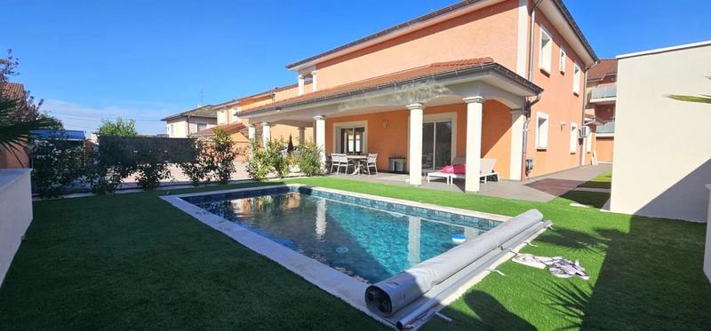 Villa - 259 m² - 8 pièces