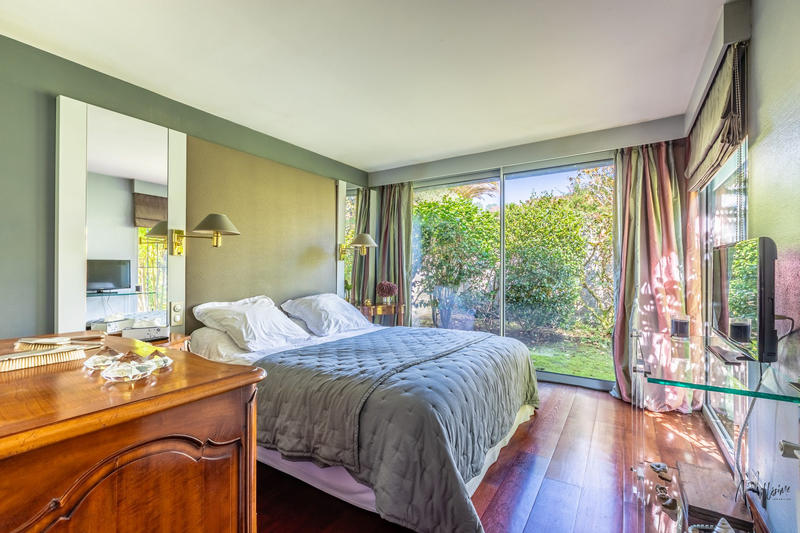 Maison - 258 m² - 10 pièces