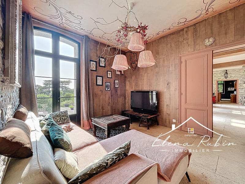 Propriété - 378 m² - 12 pièces