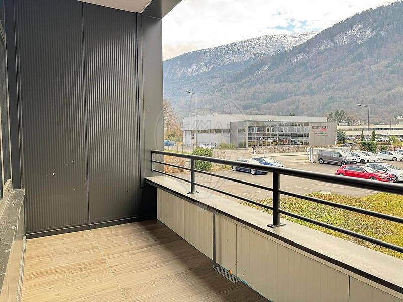 Local commercial - 700 m² - 1 pièce