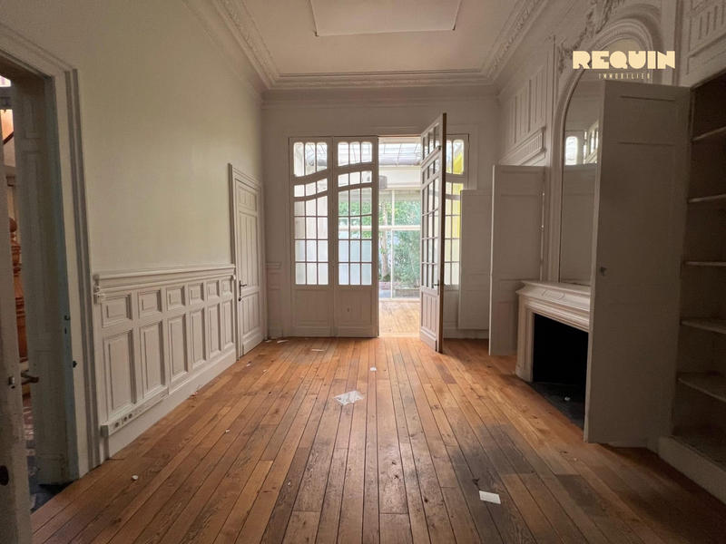 Maison - 385 m² - 13 pièces