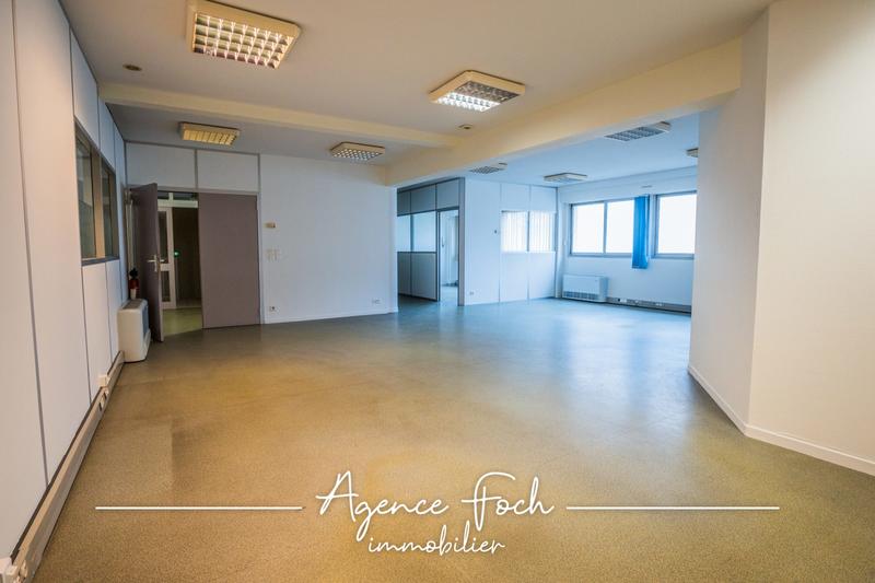 Local d'activités - 822 m²