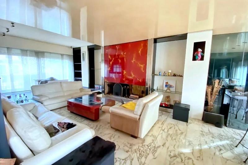 Pavillon - 300 m² - 12 pièces